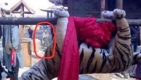 背景穿帮镜头怎么处理,背景穿帮镜头的处理技巧解析