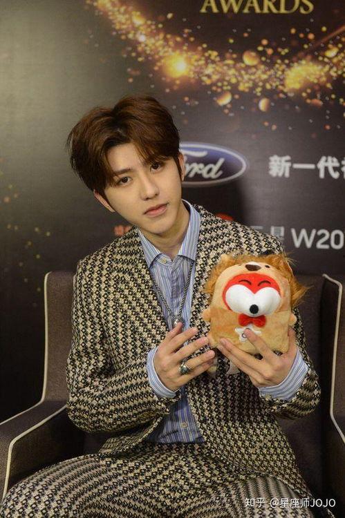 蔡徐坤生日的照片,青春洋溢，星光熠熠